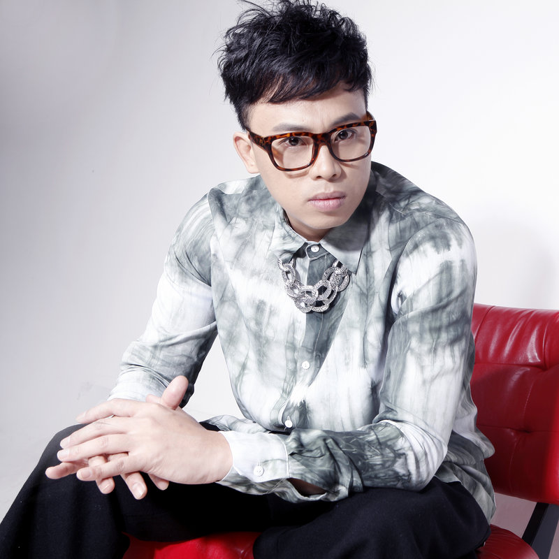 金润吉 ·《飞蛾》