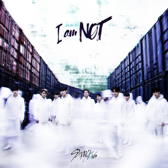 Stray Kids-《I am NOT》
